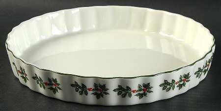 Holly (Gold Trim) 9" Quiche