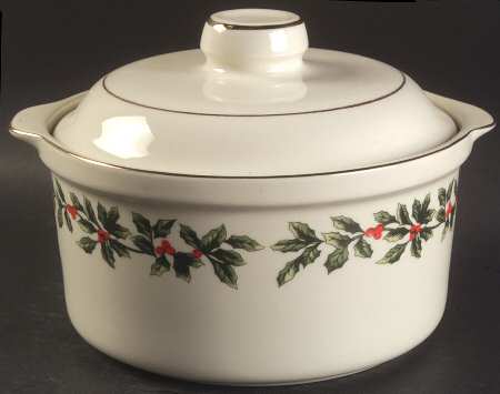 Holly (Gold Trim) 2 Qt Round Covered Casserole
