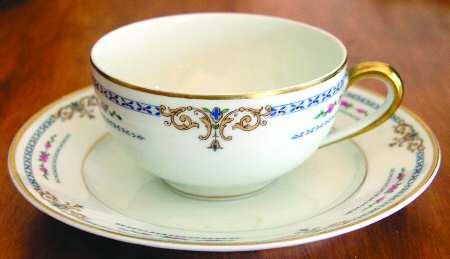 BER341 Flat Cup & Saucer Set