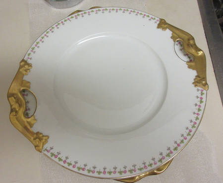 BER345 Handled Cake Plate