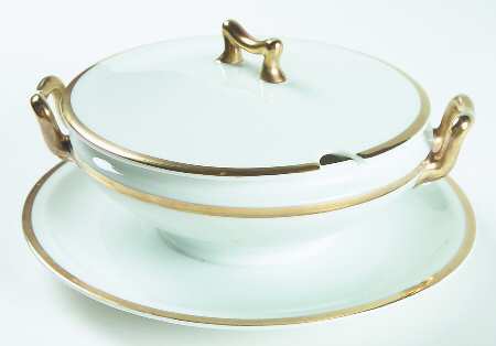 Baronial, The Gravy Boat w/Attached Underplate & Lid