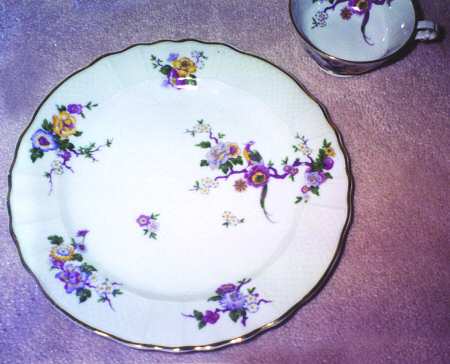 Bengali (White, Versaille) Dinner Plate
