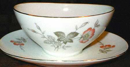 BAV62 Gravy Boat with Attached Underplate