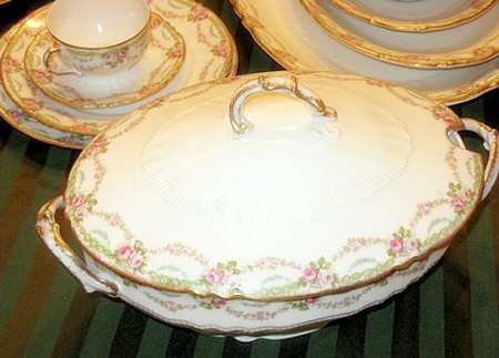 BBT3 Oval Tureen & Lid