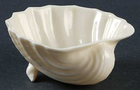 Neptune White Small Shell Shaped Dish