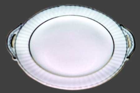 21135 Handled Cake Plate
