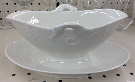 BIG53 Gravy Boat with Attached Underplate