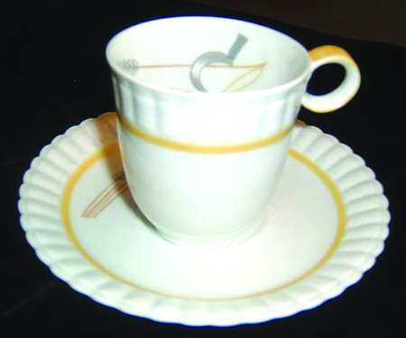 BER425 Flat Cup & Saucer Set