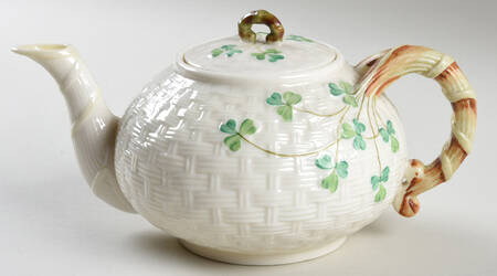 Shamrock (Older Black Backstamps) Teapot & Lid