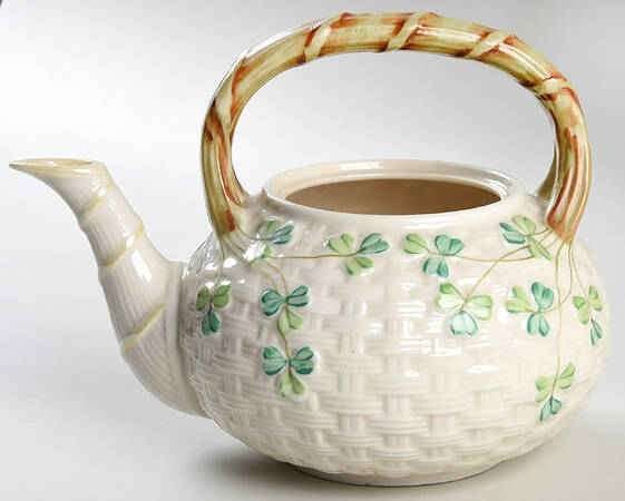 Shamrock (Older Black Backstamps) Teapot No Lid