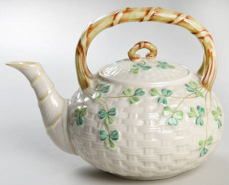 Shamrock (Older Black Backstamps) Teapot & Lid