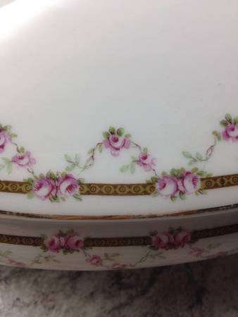 BER455 Oval Covered Vegetable