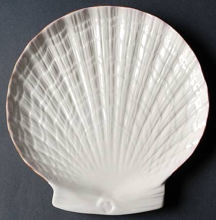 Tridacna Pink (Gold Trim) Shell Shaped Sandwich Plate