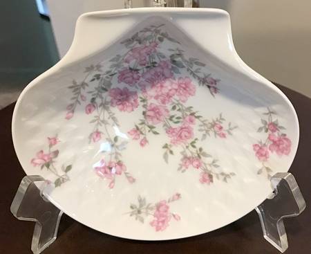 Perette Shell Shaped Dish