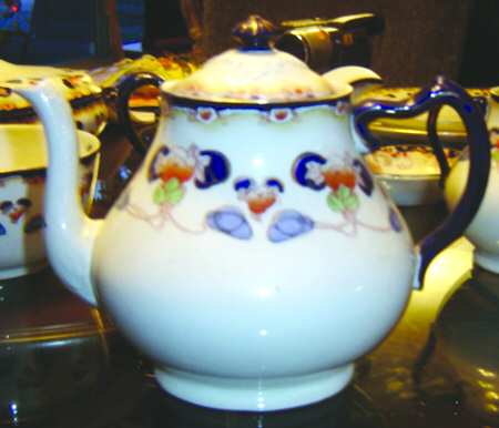 Ryder Teapot & Lid