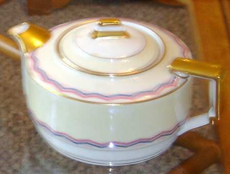 BER465 Teapot & Lid