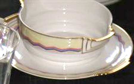 BER465 Gravy Boat with Attached Underplate