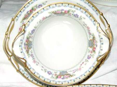 Fleurette 9" Round Vegetable Bowl