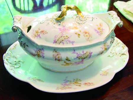 BWD209 (No Trim) Tureen &  Lid