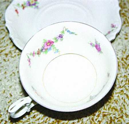 SCH838 Footed Cup & Saucer Set