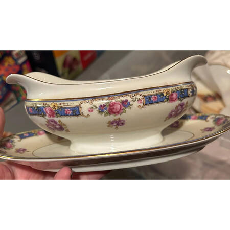 BCO27 Gravy Boat with Attached Underplate