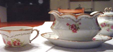 BOG98 Gravy Boat with Attached Underplate