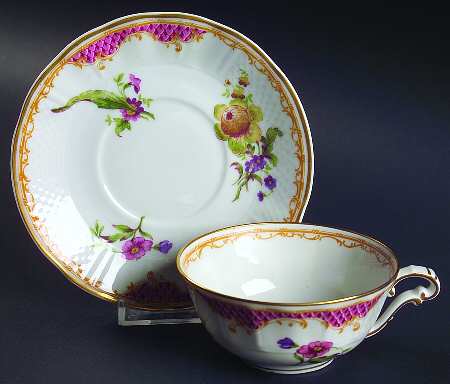 BER510 White Flat Cup & Saucer Set
