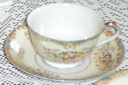 BKC8 Footed Cup & Saucer Set