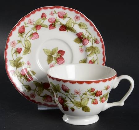 Harvest Berry Footed Cup & Saucer Set