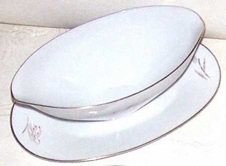 3056 Gravy Boat with Attached Underplate