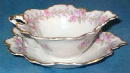 BWD604 Gravy Boat with Attached Underplate