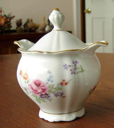 BTH207 Sugar Bowl & Lid
