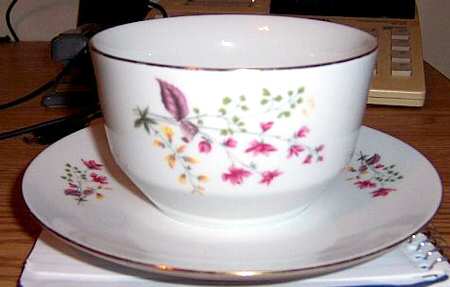 BTHBTH209 Gravy Boat with Attached Underplate
