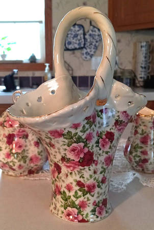 Victorian Rose Chintz 9" Handled Basket