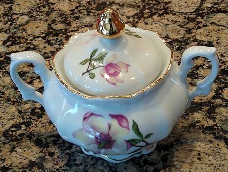 Magnolia Sugar Bowl & Lid