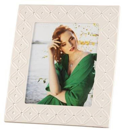 Living Frame-Holds 8" X 10"