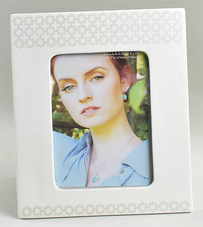 Living Frame-Holds 5" X 7"
