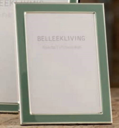 Living Frame-Holds 5" X 7"