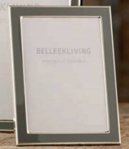 Living Frame-Holds 5" X 7"