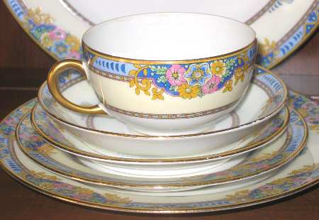 BWD627 Footed Cup & Saucer Set