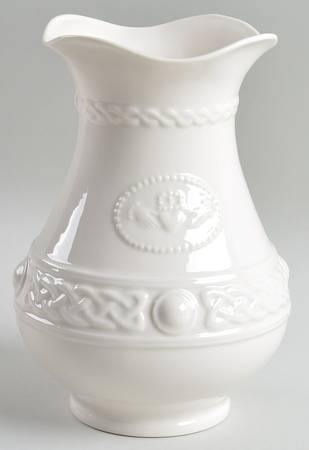 Claddagh Collection 8" Vase