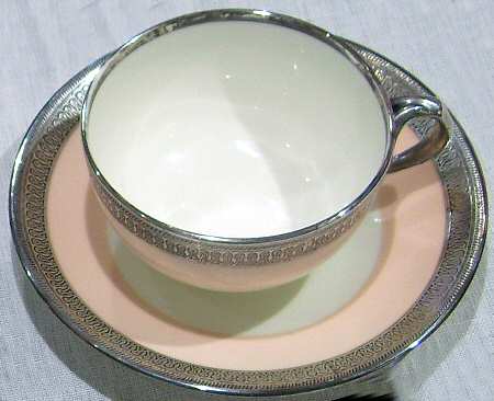 L8795 Footed Cup & Saucer Set