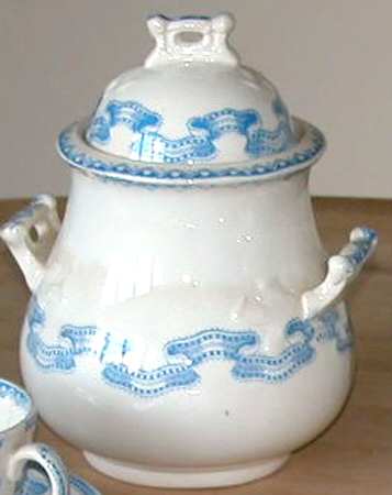 Ribbon Sugar Bowl & Lid