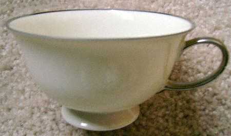 BAV365 Footed Cup