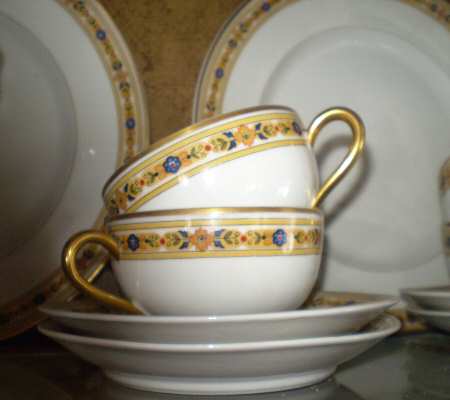 BER557 Flat Cup & Saucer Set