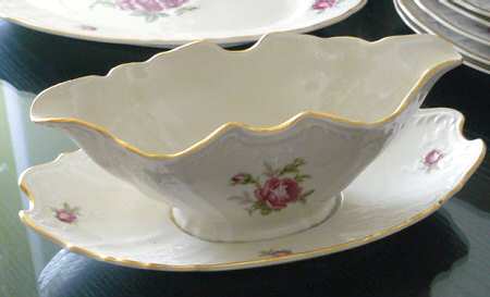 THU558 Gravy Boat with Attached Underplate