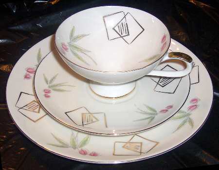 BAV386 Footed Cup & Saucer Set