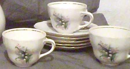 BAV387 Footed Cup & Saucer Set