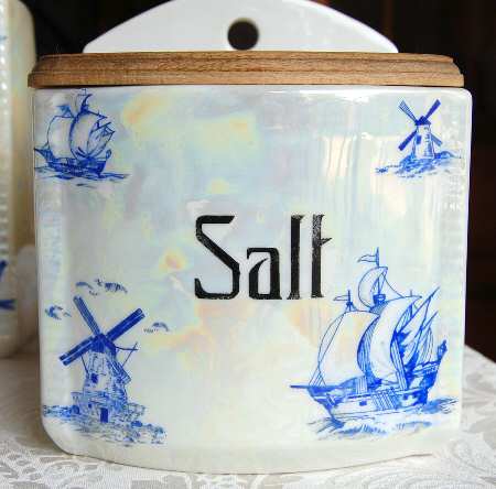 BEB53 Salt Box with Wood Hinged Lid