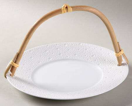 Ecume White 5 3/8"-5 5/8" Bamboo Handled Serving Plate  HC